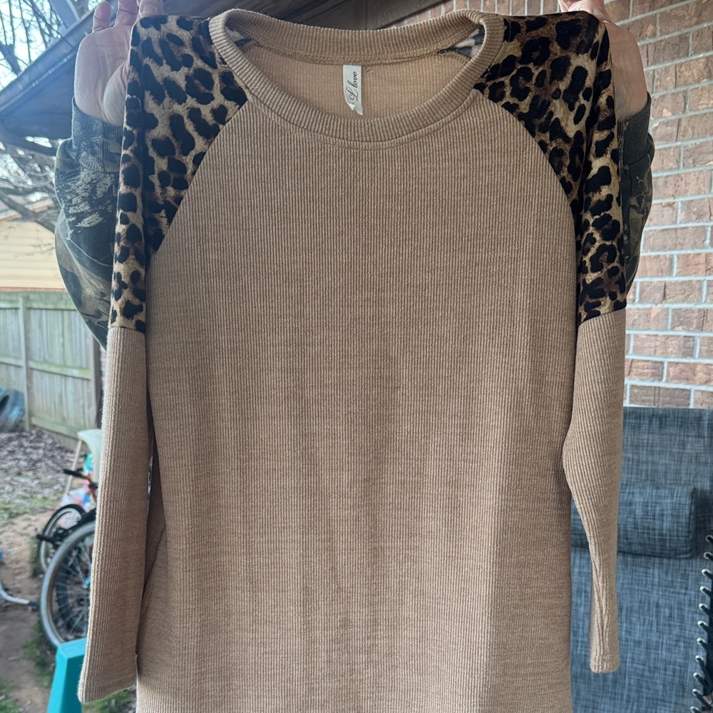 Chic Long Sleeve Top with Leopard Print Accents